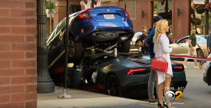 Lamborghini Huracan Spyder chui gầm Honda Civic - Ảnh 3.