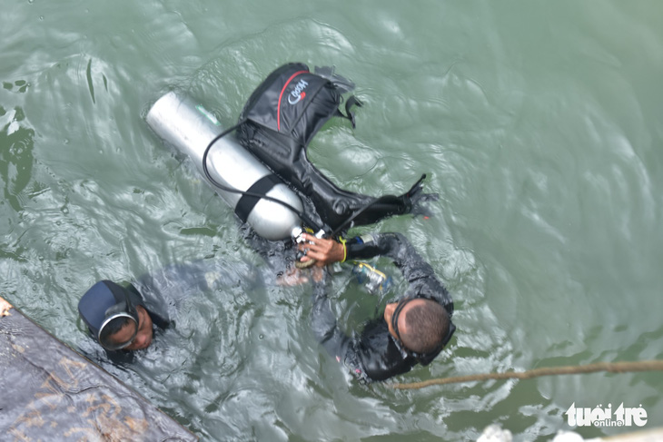 Bắt đầu khai quật tàu cổ chìm ở vịnh Dung Quất - Ảnh 1.