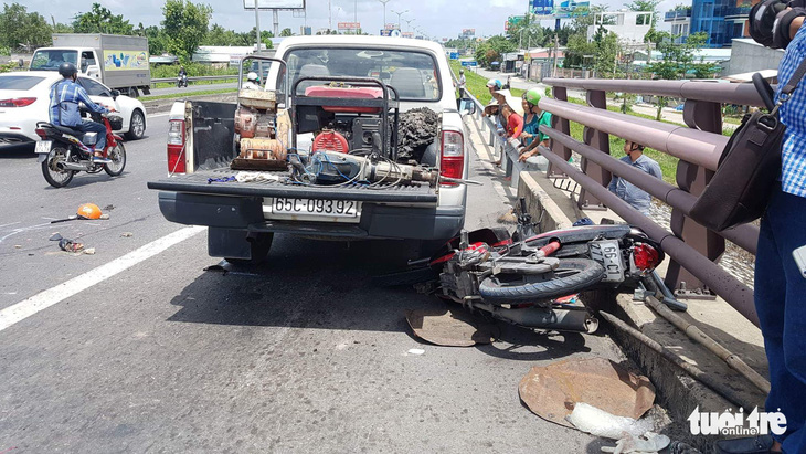 Tông 3 mẹ con thương vong, tài xế xe tải bỏ chạy - Ảnh 1.