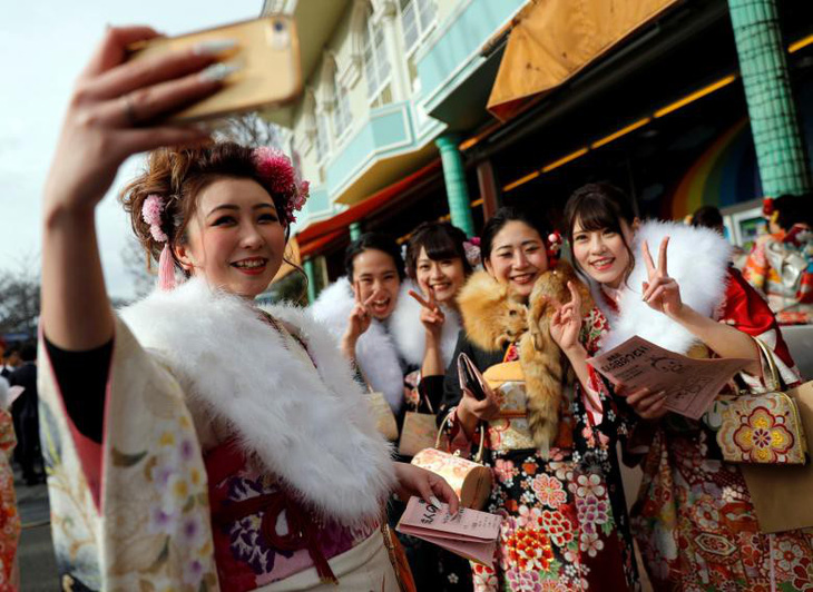 Thiếu nữ Nhật rạng rỡ kimono trong lễ trưởng thành - Ảnh 8.