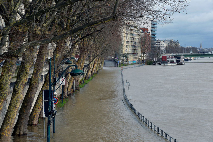 Du lịch Paris bị ảnh hưởng vì lũ sông Seine dâng 5,2m - Ảnh 8.
