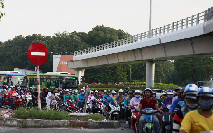 Đề xuất cấm xe cá nhân ở các quận trung tâm TP.HCM đang gây 