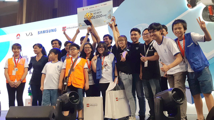 5 đội học sinh Việt Nam dự thi Olympic robot toàn cầu - Ảnh 1.