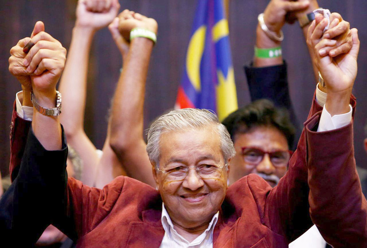 Mahathir Mohamad, toàn tháp đôi và con hổ châu Á - Ảnh 1.