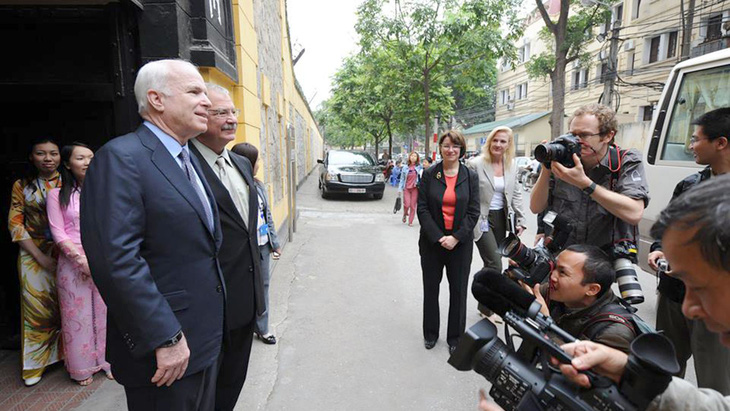 John McCain và ba thập kỷ thúc đẩy quan hệ Việt - Mỹ - Ảnh 1.