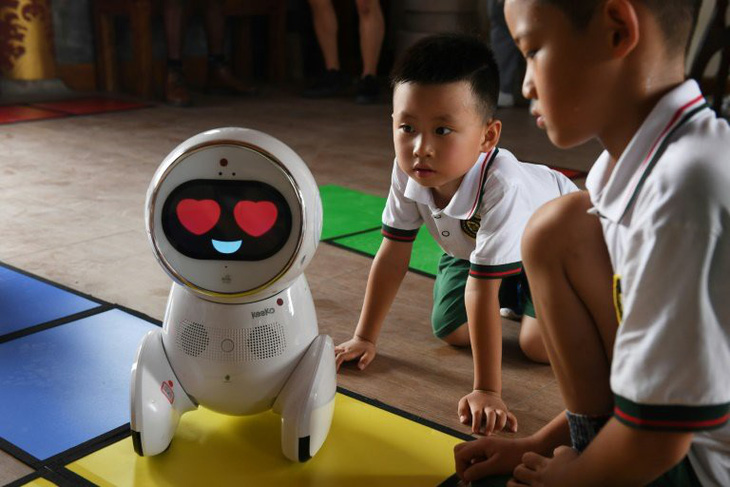 Trung Quốc đưa robot làm trợ giảng tại hơn 600 nhà trẻ - Ảnh 2.