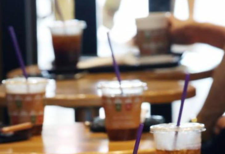 Hàn Quốc cấm bán cà phê trong trường học - Ảnh 1.