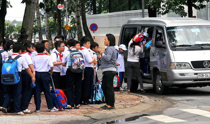 Bán trú vệ tinh tại Đồng Nai: Lo bữa ăn, đi xe ngồi ghế xếp - Ảnh 1.