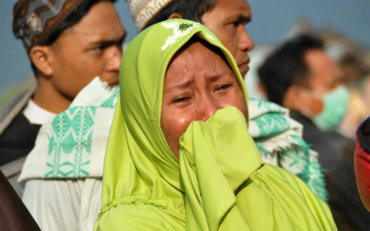 Thảm họa kép: Indonesia  tan hoang