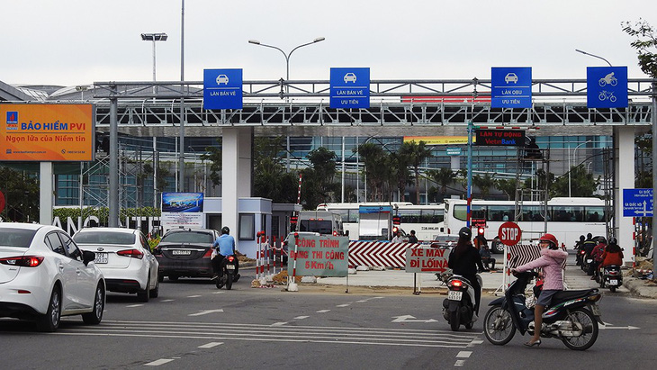 Hai trạm thu phí sân bay Đà Nẵng vẫn thu bình thường - Ảnh 1.