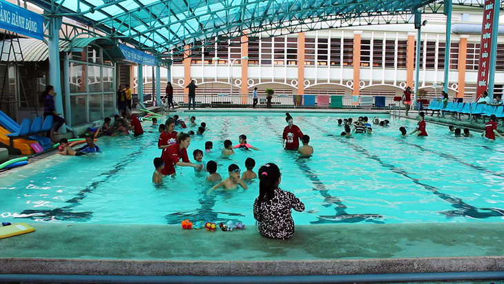 Huấn luyện viên Úc dạy trẻ Việt bơi lội, phòng chống đuối nước - Ảnh 3.