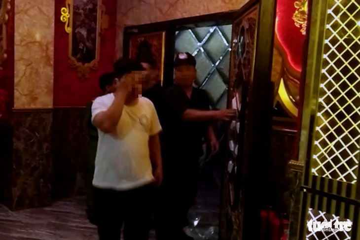Lại phát hiện 80 thanh niên dính ma túy trong bar ở Biên Hòa - Ảnh 4.