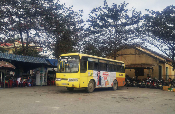 Kỷ luật nhân viên xe buýt chặt chém khách nước ngoài đến Hội An - Ảnh 1.