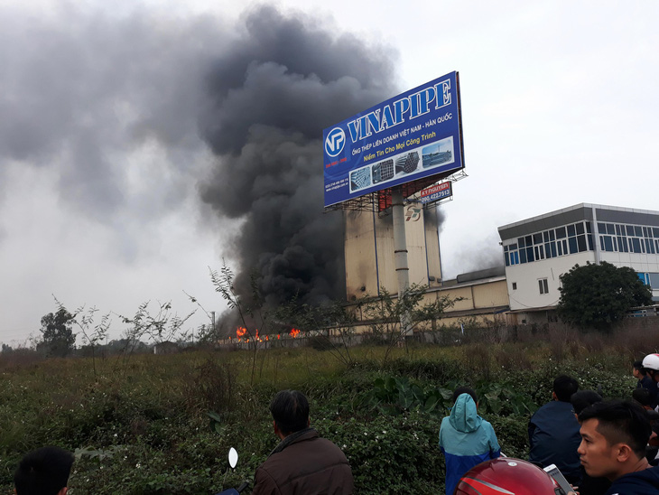 Cháy nhà máy sản xuất thức ăn chăn nuôi tại Hải Dương - Ảnh 3.