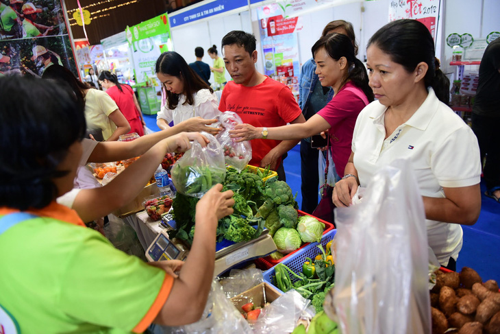 Chợ phiên, triển lãm nhắm vào thực phẩm an toàn ngày Tết - Ảnh 1.