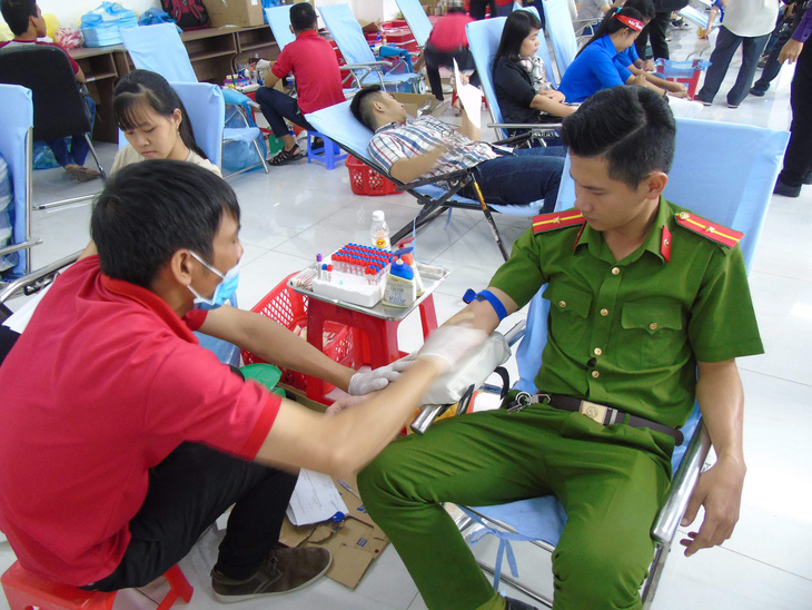 Hơn 600 đơn vị máu tại ngày hội hiến máu “Chủ nhật đỏ” - Ảnh 2.