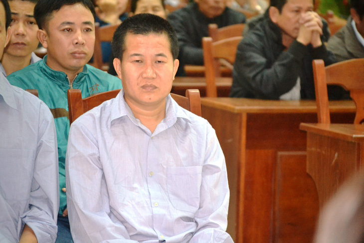 Tòa quân sự xét xử 21 người phá rừng pơ mu ở Quảng Nam - Ảnh 1.
