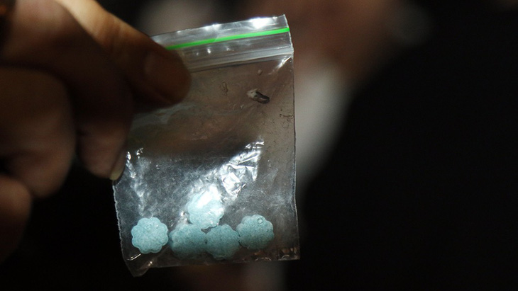 Cần Thơ, Bình Dương:  Đột kích quán bar, phát hiện nhiều thanh niên sử dụng ma túy - Ảnh 2.