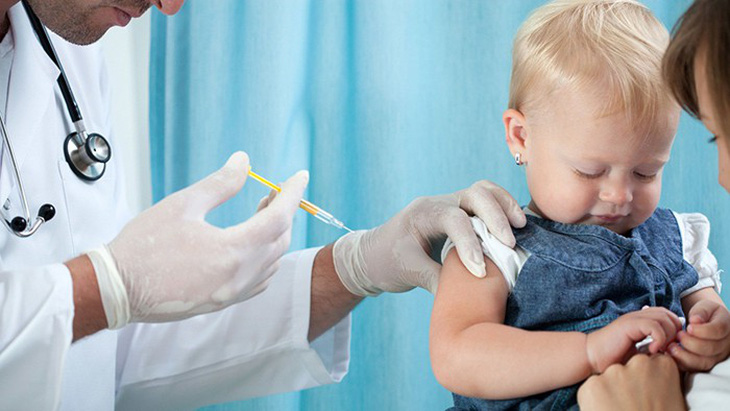 Tác dụng phụ và phản ứng có thể gặp khi tiêm vaccin - Ảnh 1.