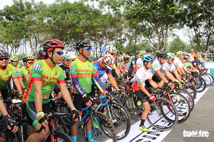 Nhiều VĐV tham gia giải Đua xe đạp mừng xuân Mậu Tuất 2018 - Ảnh 1.