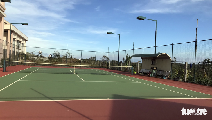 Huy động doanh nghiệp xây sân tennis phục vụ cán bộ xã - Ảnh 1.