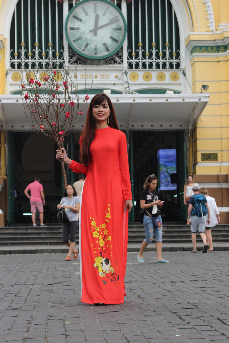 Nam thanh nữ tú Sài Gòn rực rỡ chụp ảnh áo dài đón Tết - Ảnh 4.