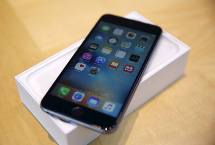 Mỹ đang điều tra Apple về vụ làm chậm iPhone - Ảnh 1.