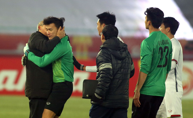 U-23 Việt Nam xúc động mãnh liệt sau trận thắng Qatar - Ảnh 6.