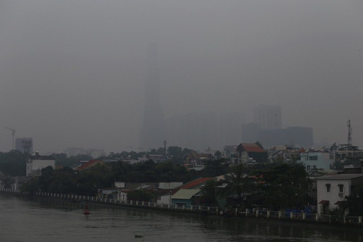 Mù bao phủ, cách nào đo độ ô nhiễm ở Sài Gòn? - Ảnh 1.