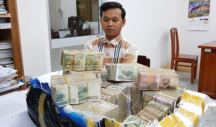 Gom lúa từ Campuchia nhập lậu vào Việt Nam kiếm tiền tỉ - Ảnh 1.