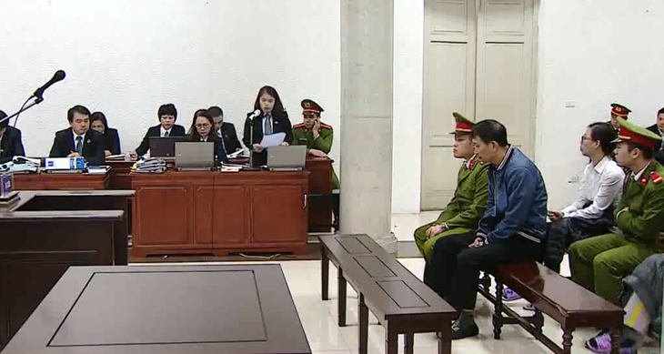 Luật sư của Trịnh Xuân Thanh cãi tay đôi, ngắt lời chủ tọa - Ảnh 3.