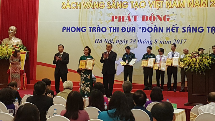 Vinh danh Ghế Chỉnh hình Doctor Loan trong Sách vàng Sáng tạo - Ảnh 1.