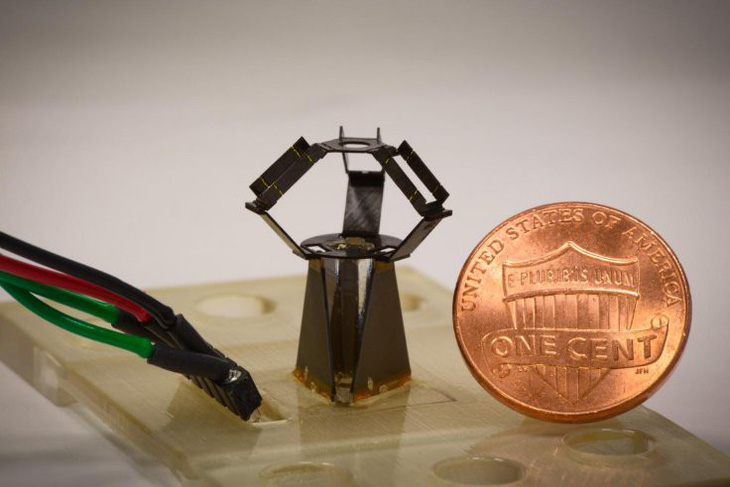 Robot nhỏ bằng đồng xu có thể thực hiện các cuộc vi phẫu thuật - Ảnh 1.