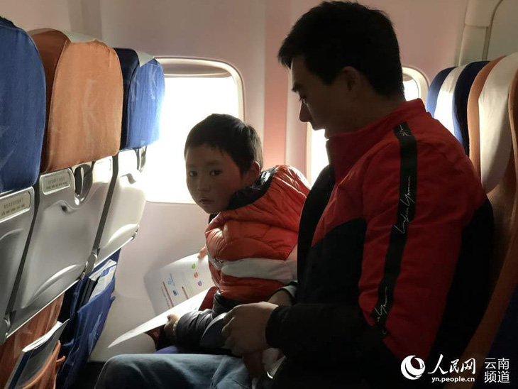 Cậu bé đông đá đến Bắc Kinh thực hiện kỳ nghỉ mơ ước - Ảnh 4.
