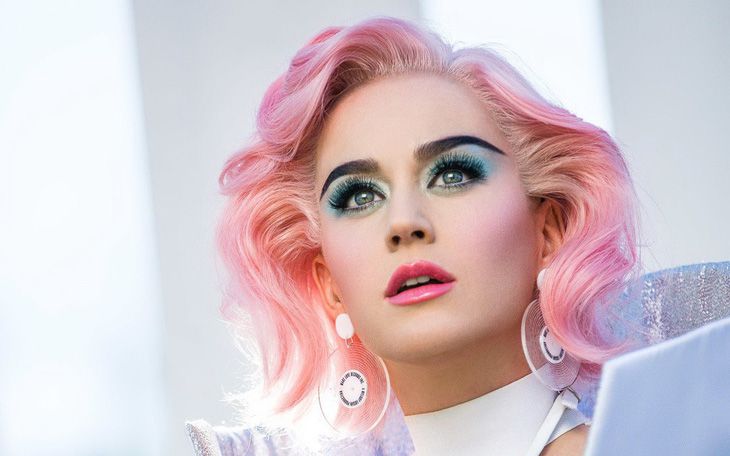 Album mới của Katy Perry ế thê thảm ở Anh