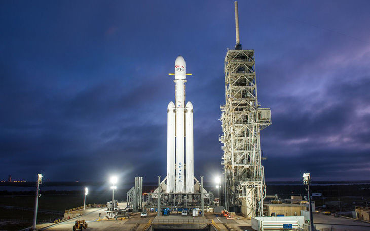 Xem SpaceX thử nghiệm chạy nóng động cơ tên lửa lớn nhất