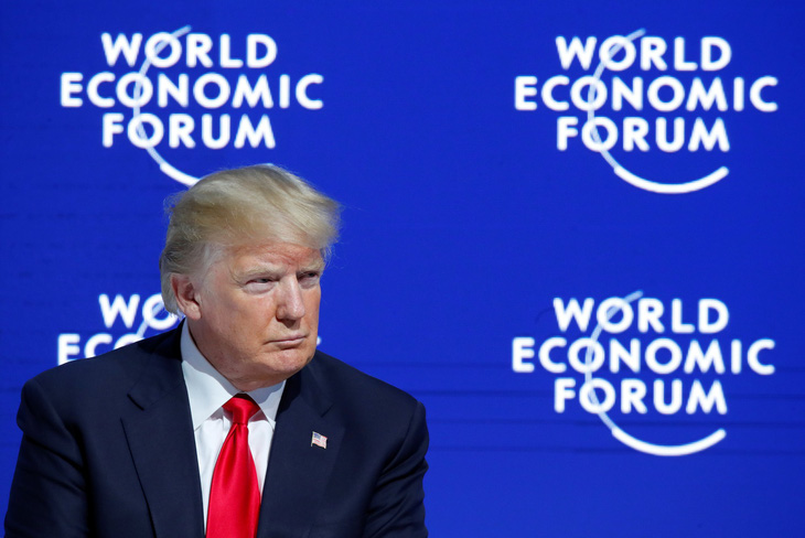 Ông Trump vừa đấm vừa xoa tại Davos - Ảnh 1.