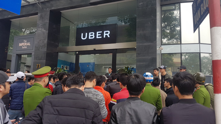 Sau Sài Gòn, tài xế Grab và Uber tại Hà Nội phản đối mức chiết khấu - Ảnh 3.