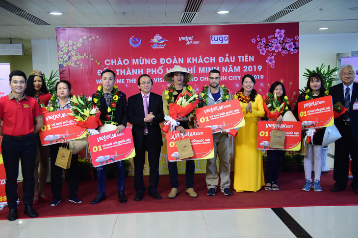 TP.HCM đón những vị khách xông đất năm 2019 - Ảnh 3.