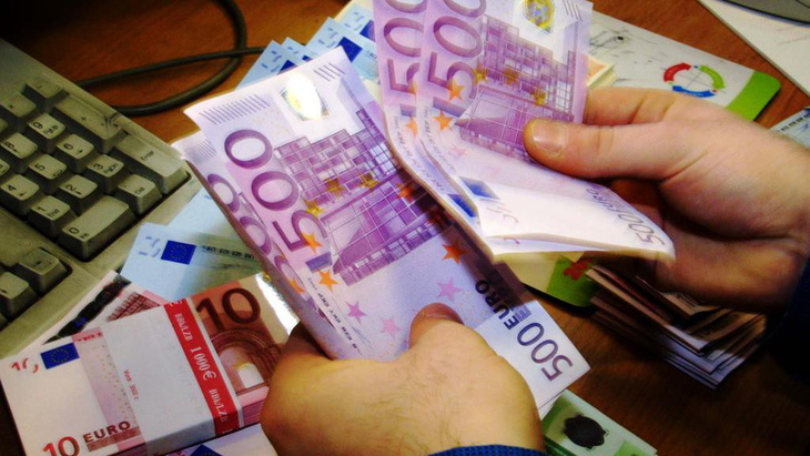 Tờ tiền 500 euro sắp đi vào dĩ vãng - Ảnh 1.