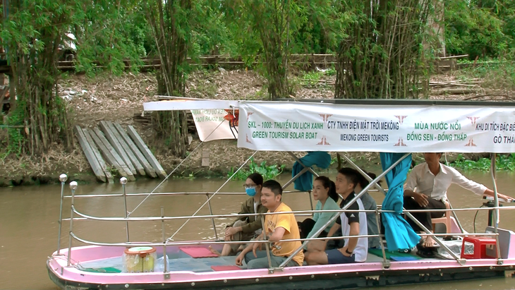 Đưa thuyền năng lượng mặt trời, đài ngắm hoa phục vụ du khách - Ảnh 1.