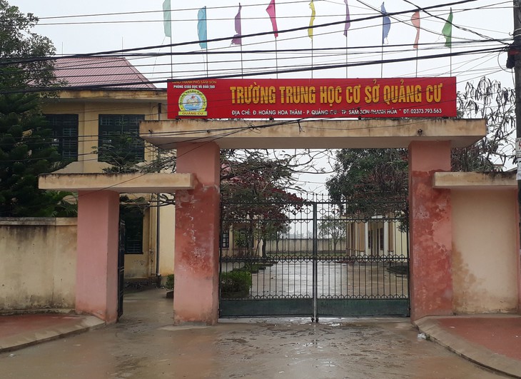 Phụ huynh rút đơn tố cáo và xin lỗi hiệu trưởng bóp cổ học sinh - Ảnh 1.