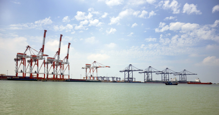 Tàu container lớn nhất thế giới chở hàng đi thẳng từ VN sang Bắc Âu - Ảnh 2.
