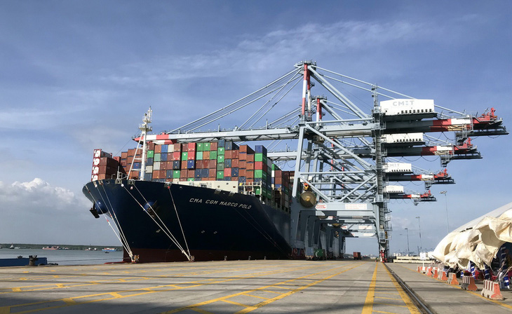 Tàu container lớn nhất thế giới chở hàng đi thẳng từ VN sang Bắc Âu - Ảnh 1.