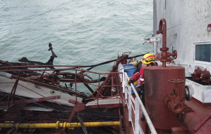 Cháy tàu dầu ở Hong Kong: tìm thấy thi thể  nghi của  thuyền viên Việt Nam - Ảnh 3.
