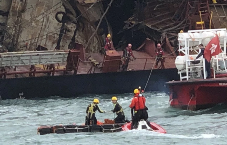 Cháy tàu dầu ở Hong Kong: tìm thấy thi thể  nghi của  thuyền viên Việt Nam - Ảnh 5.