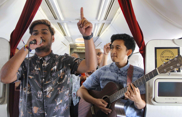Hàng không quốc gia Indonesia mang nhạc sống lên bầu trời - Ảnh 1.