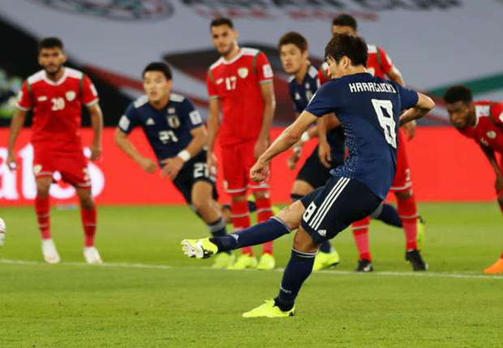Nhật vào vòng 16 nhờ quả phạt đền gây tranh cãi - Ảnh 2.