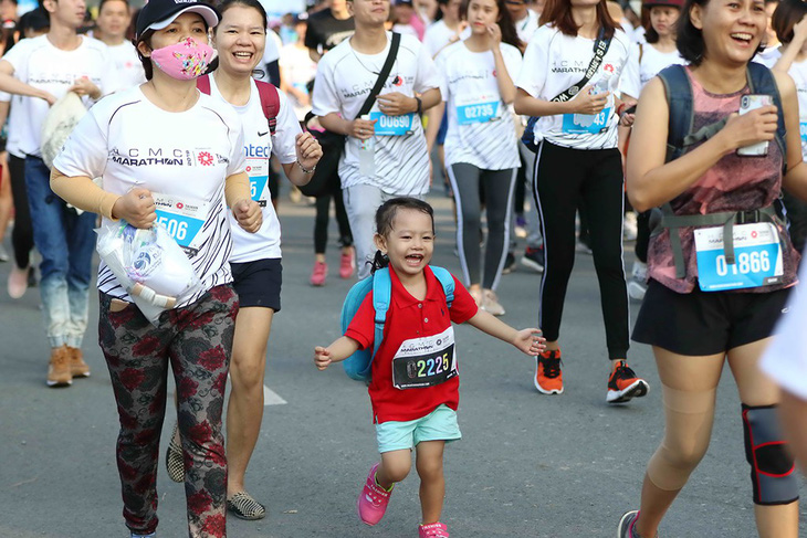 Giải marathon TP.HCM: Ngày hội của những người đam mê chạy bộ - Ảnh 1.