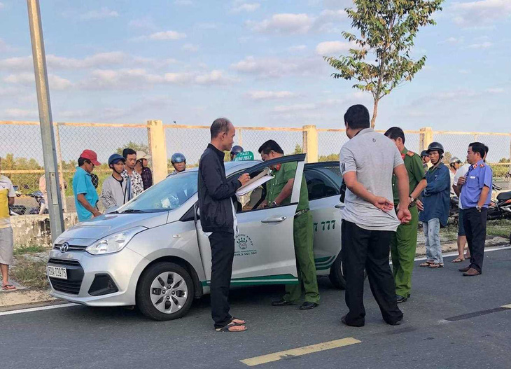 Cà Mau: Tài xế taxi bị cứa cổ trong đêm - Ảnh 1.